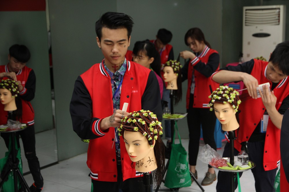 南寧美發(fā)培訓(xùn)學(xué)校 國際標準杠