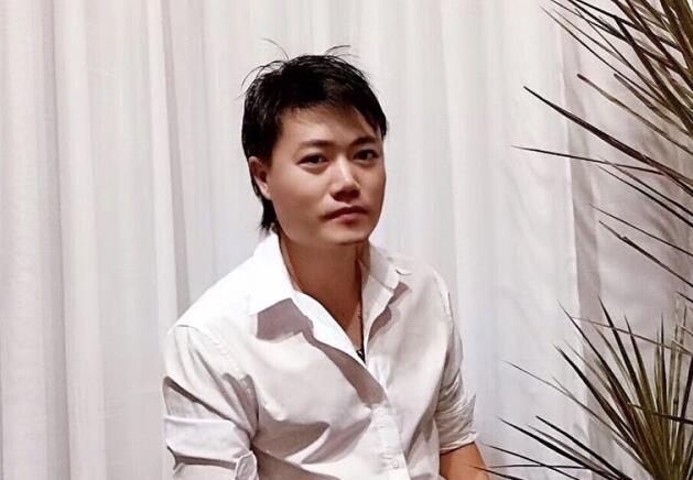 是真的很愛美發(fā)這行，才會投入大把時間和金錢