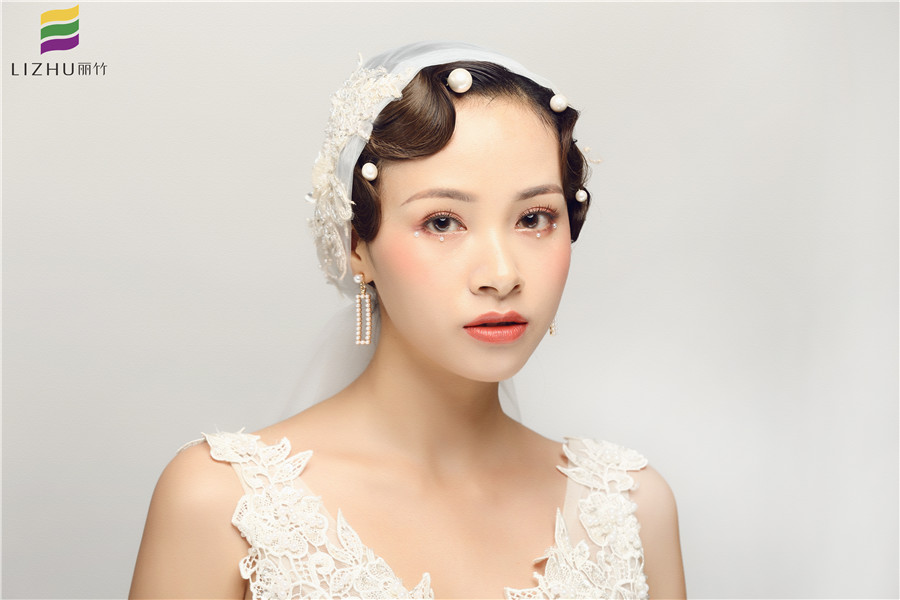 手推波紋復(fù)古新娘造型教程，南寧化妝學(xué)員是這么打造的