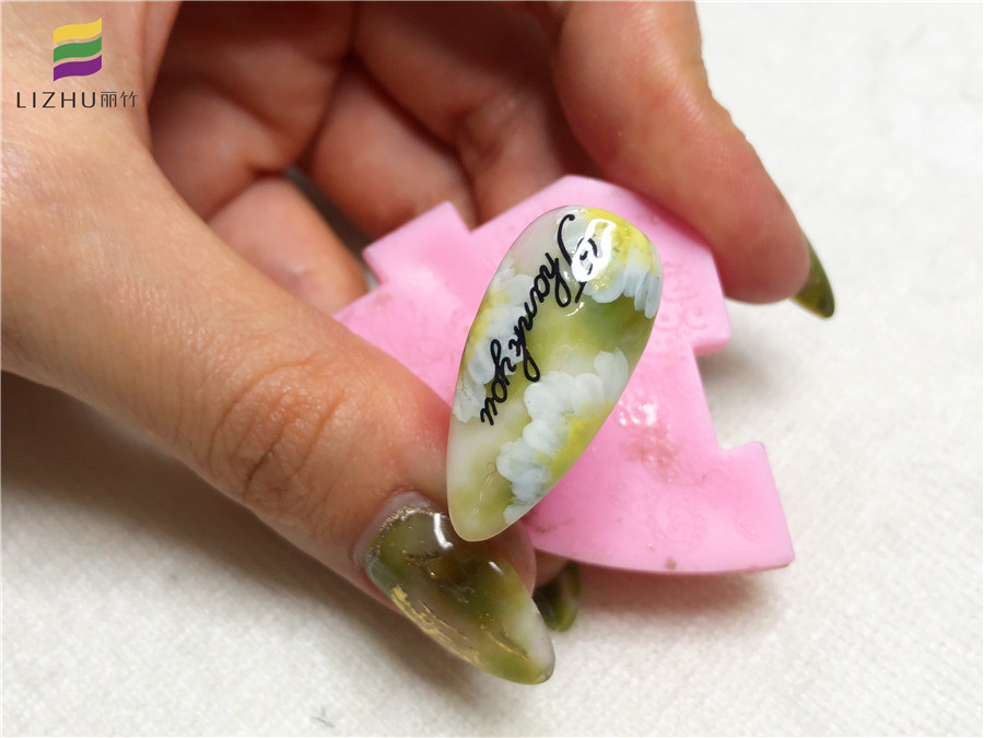 20200402清新小雛菊美甲.jpg