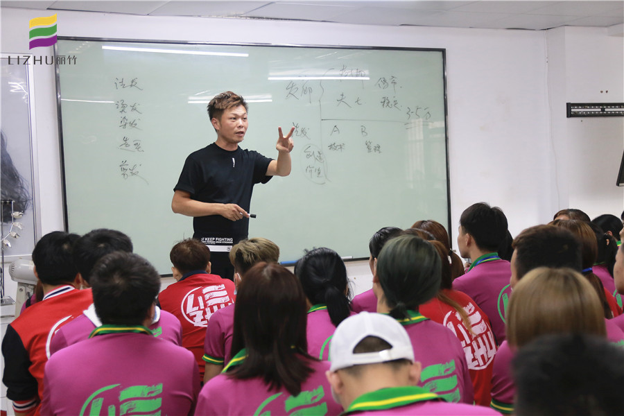 麗竹萊熙美發(fā)市場部進(jìn)行就業(yè)宣講