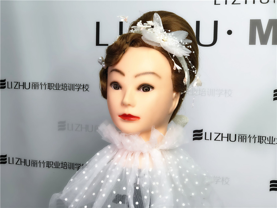 麗竹編發(fā)：復古秀禾時尚，統(tǒng)統(tǒng)有