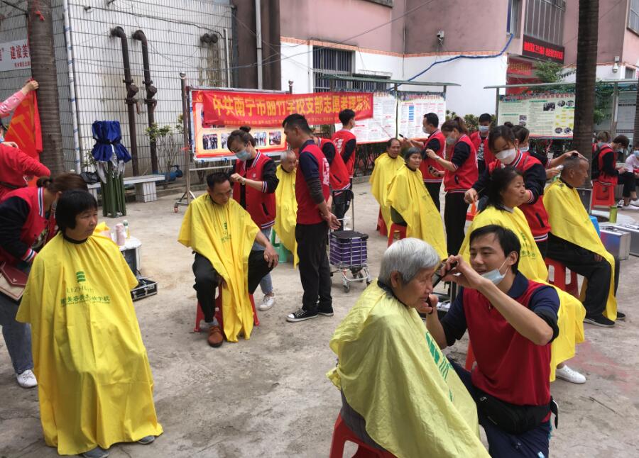 “雷鋒義剪”入社區(qū)，方知南寧美發(fā)學校哪家好