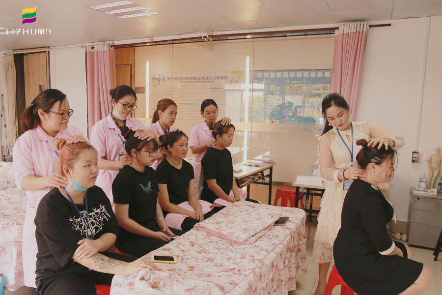 常見中醫(yī)推拿手法，廣西美容學校為你演示