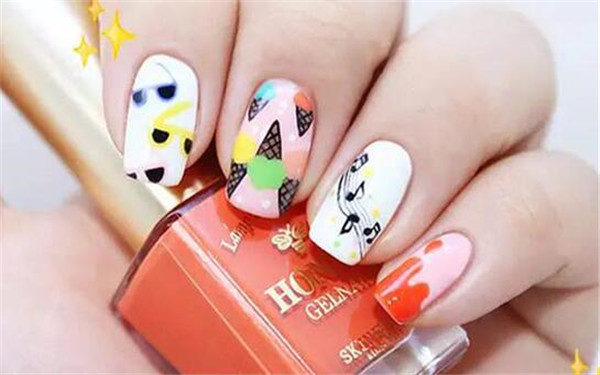 學(xué)習(xí)冰淇淋美甲教程，和廣西人氣高的美甲學(xué)校過夏天