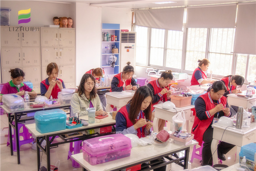 學美甲需要什么條件？南寧美甲培訓學校為你解答