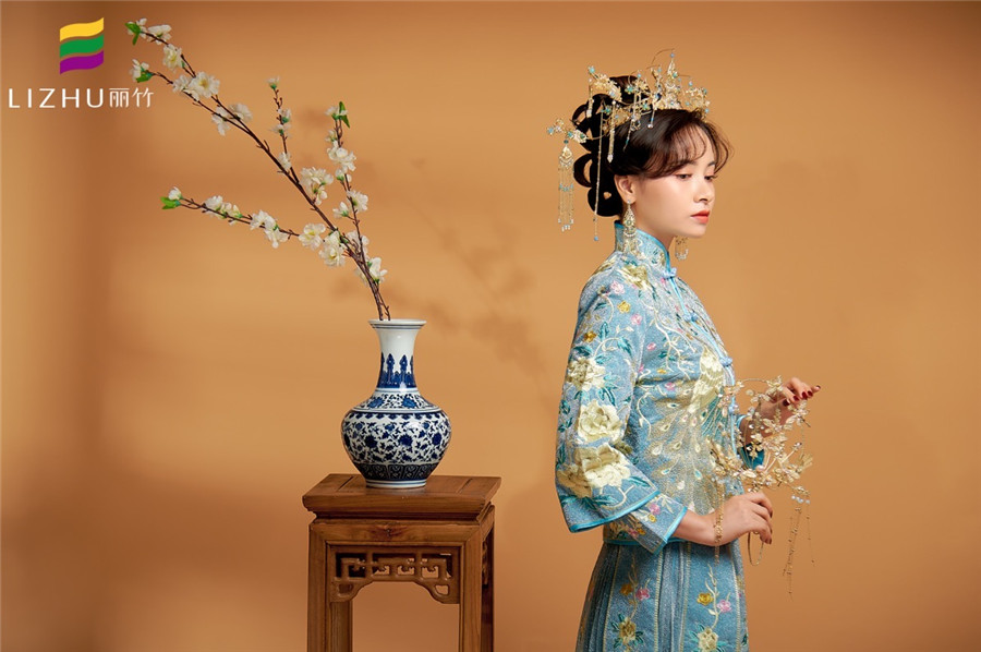 中式秀禾新娘編發(fā)教程，廣西彩妝培訓(xùn)大放送