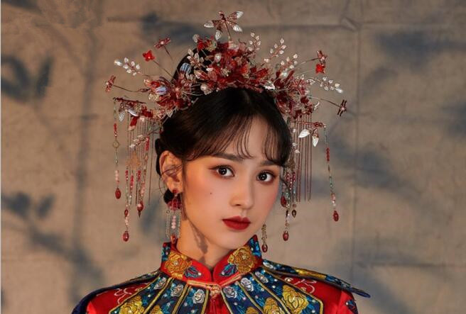 中式新娘造型，用實(shí)力證明南寧學(xué)化妝哪家好