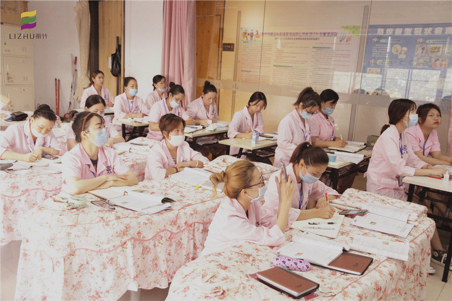 在南寧學(xué)美容，到麗竹學(xué)校美容全能班看看吧