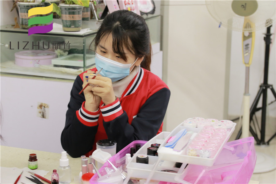 南寧美甲學(xué)校學(xué)子感言：因為專業(yè)，所以我又“加報”了
