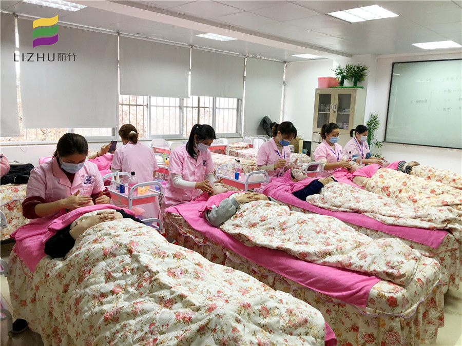 分享敷面膜的隱藏知識，看?南寧哪家美容學(xué)校專業(yè)