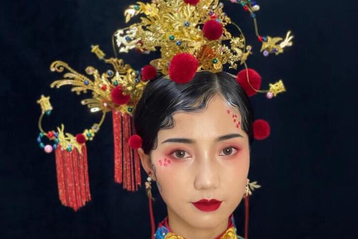 中式新娘造型，廣西彩妝造型學(xué)校作品