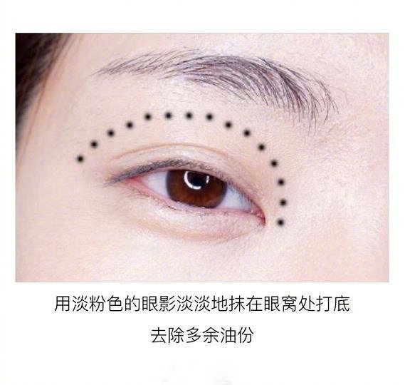 極簡(jiǎn)約會(huì)妝容教程，和南寧彩妝學(xué)校學(xué)起來