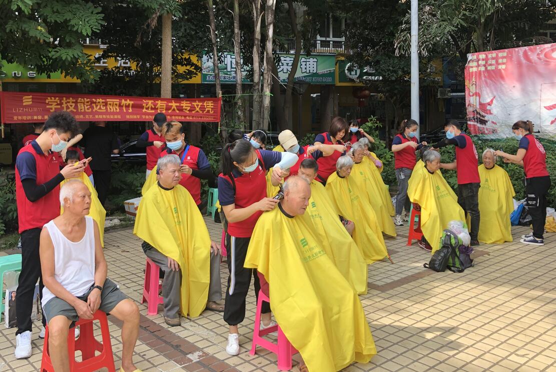 廣西學(xué)美發(fā)的學(xué)校哪家實(shí)踐多？麗竹提供免費(fèi)理發(fā)活動(dòng)