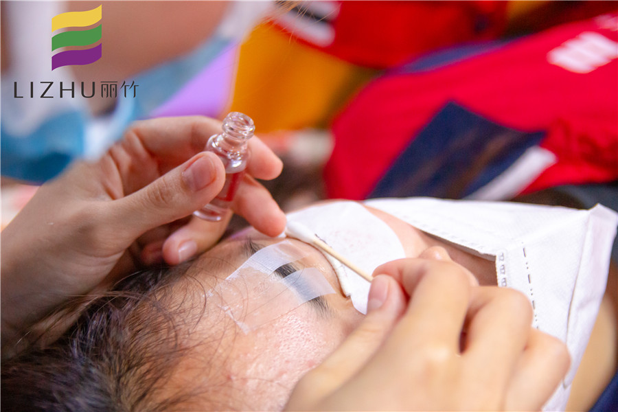 燙睫毛注意事項(xiàng)，南寧美甲美睫培訓(xùn)學(xué)校整理好了