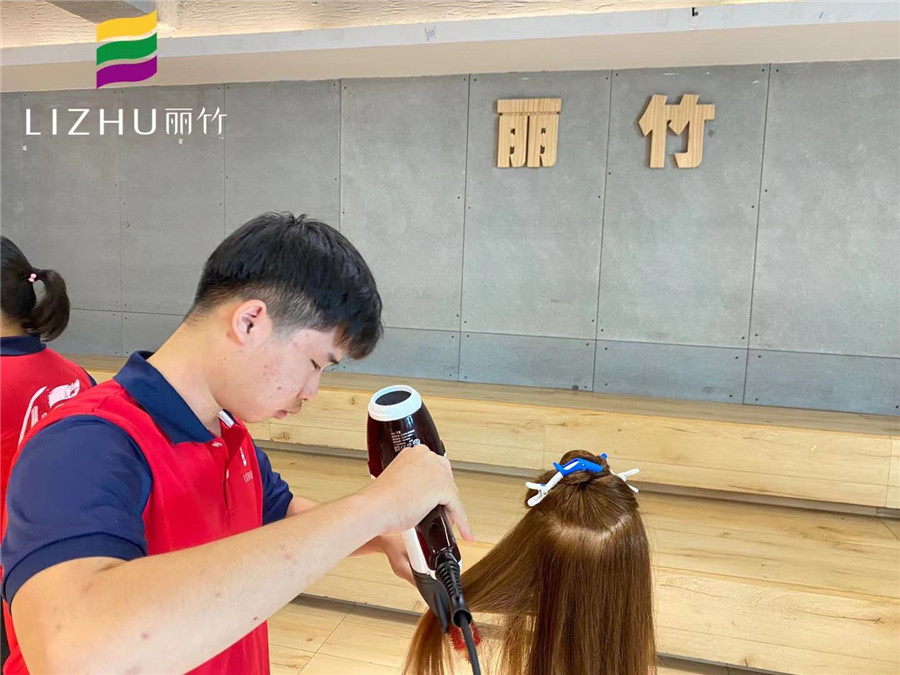 吹風(fēng)造型注意事項，南寧美發(fā)職業(yè)培訓(xùn)學(xué)校培訓(xùn)課程