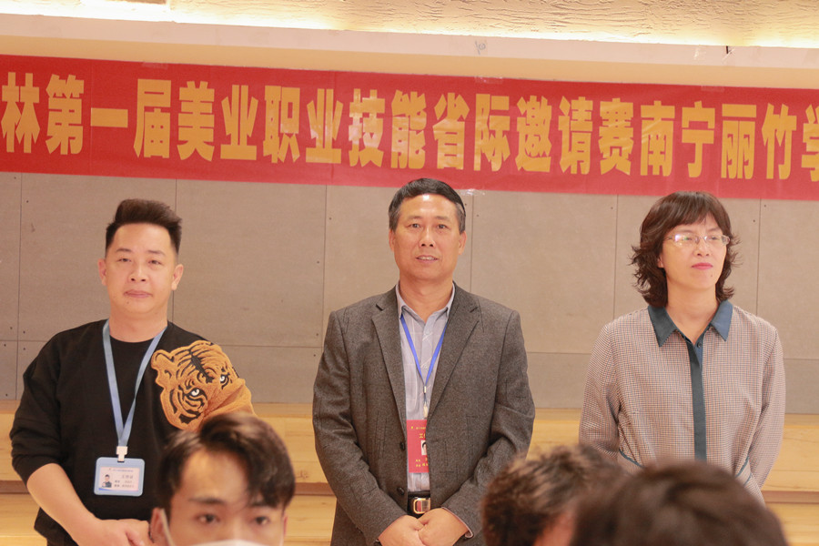 介紹領(lǐng)導.JPG