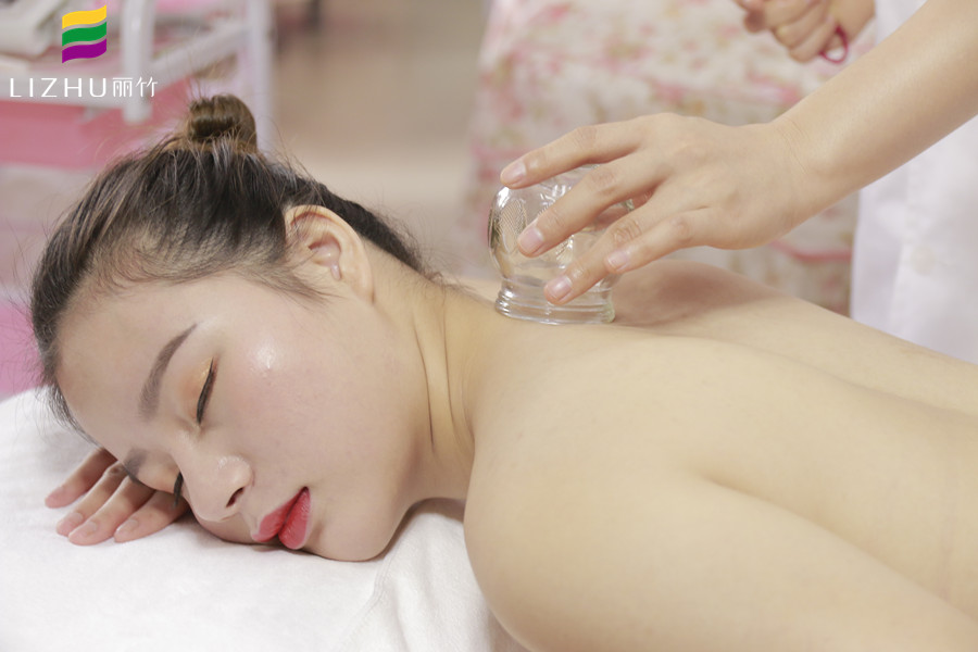 拔罐的注意事項(xiàng)，南寧美容師培訓(xùn)學(xué)校必學(xué)課程