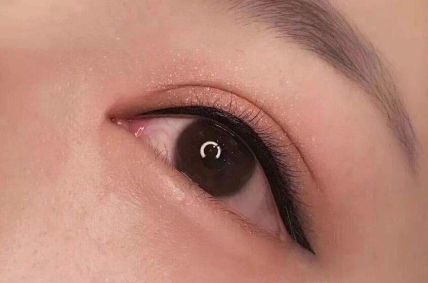 美瞳線多久會反色？廣西紋繡培訓學校幫你分析