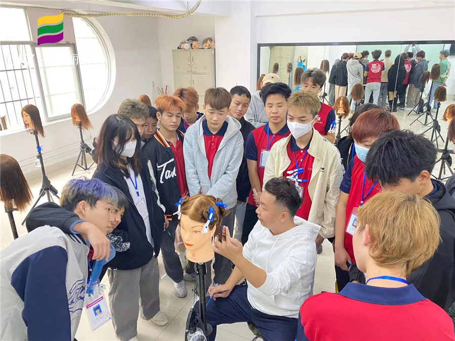 女式短發(fā)漸增層次剪發(fā)，南寧美發(fā)修剪課程