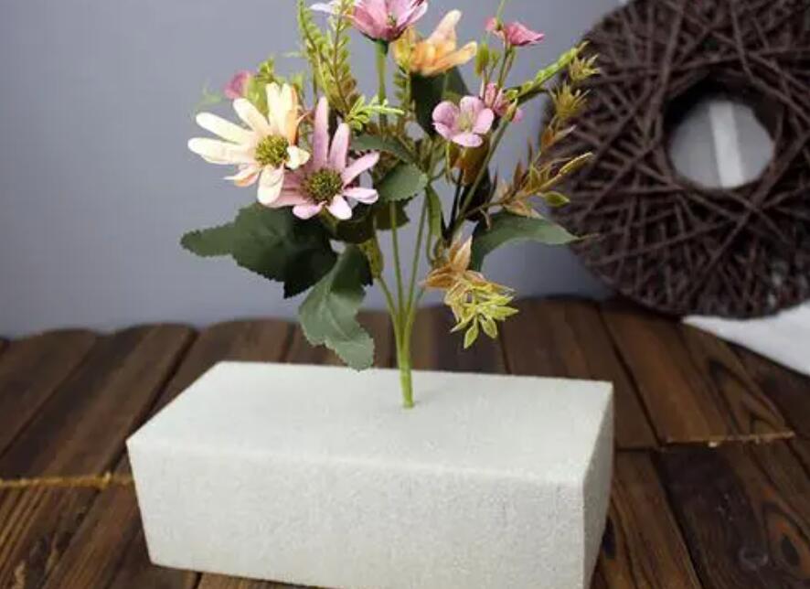 插花需要哪些材料？南寧婚慶花藝培訓(xùn)學(xué)校幫你盤點(diǎn)