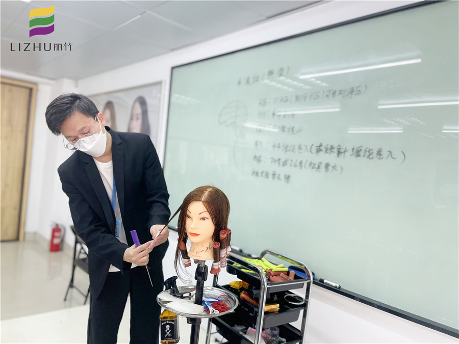 水波紋燙發(fā)實操，南寧美發(fā)職業(yè)培訓(xùn)