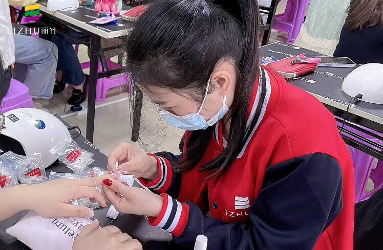 半貼甲片怎么貼？學美甲理論知識分享