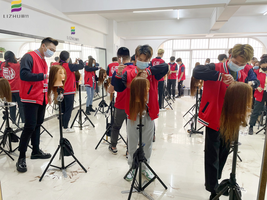 美發(fā)項(xiàng)目綜合練習(xí)實(shí)況，廣西美發(fā)實(shí)操練習(xí)