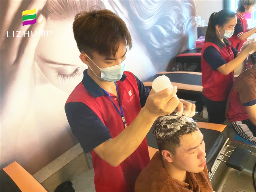 中式洗頭與泰式洗頭的不同，南寧美發(fā)洗頭學(xué)校專業(yè)解答