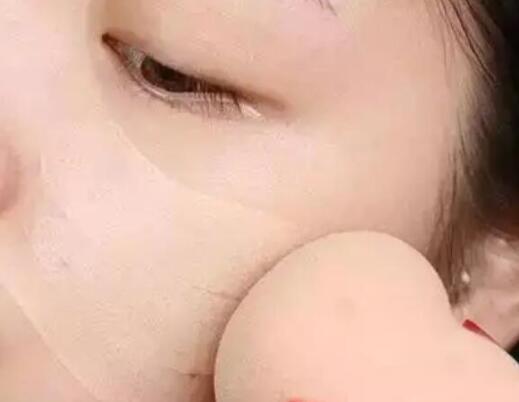 粉底液的正確存方法，南寧彩妝化妝培訓教你