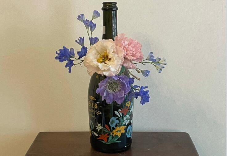 南寧哪里可以學(xué)花藝？先來看看酒瓶插花作品