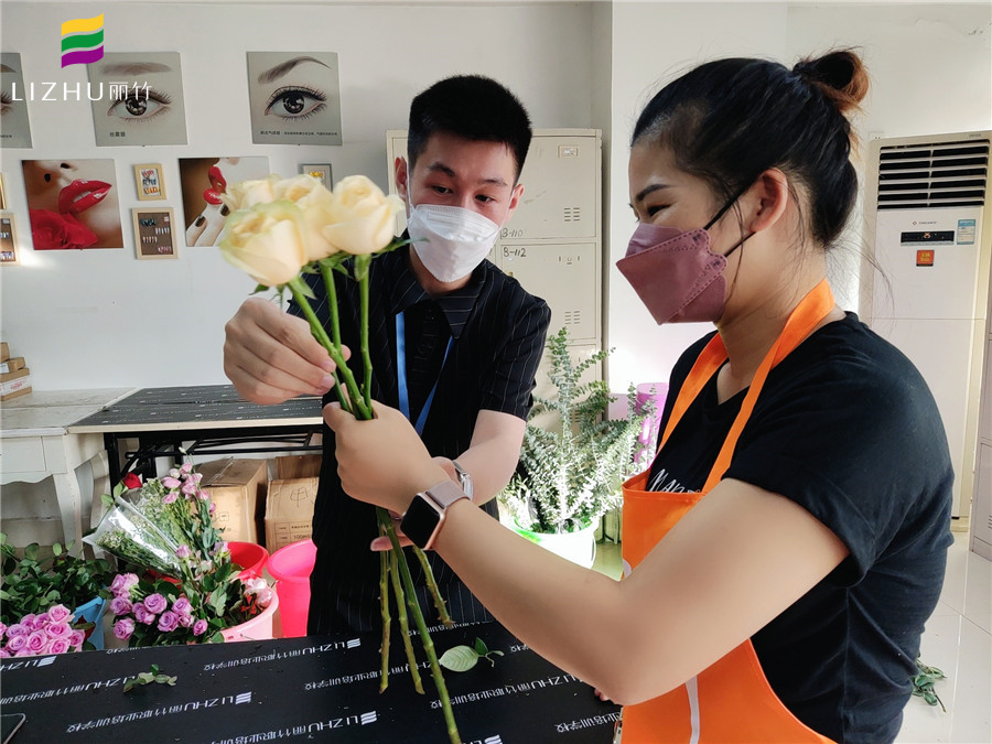 小型花束怎么包？南寧插花師培訓(xùn)班手把手教學(xué)
