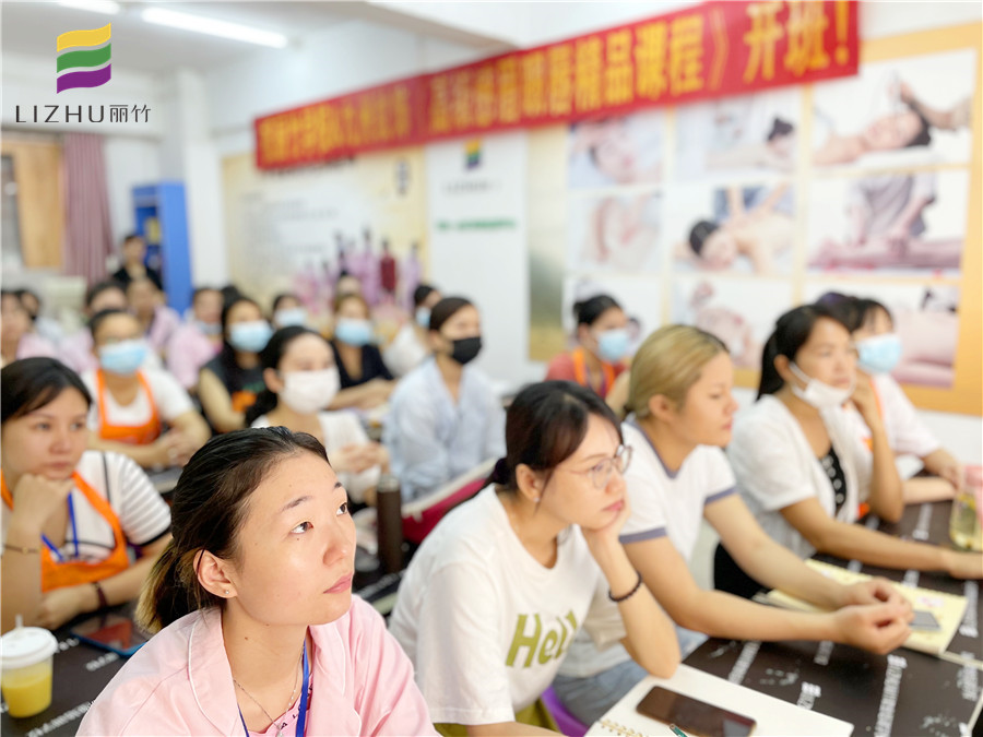 南寧紋繡培訓(xùn)學(xué)?！陡?級感眉眼唇精品課程》開班