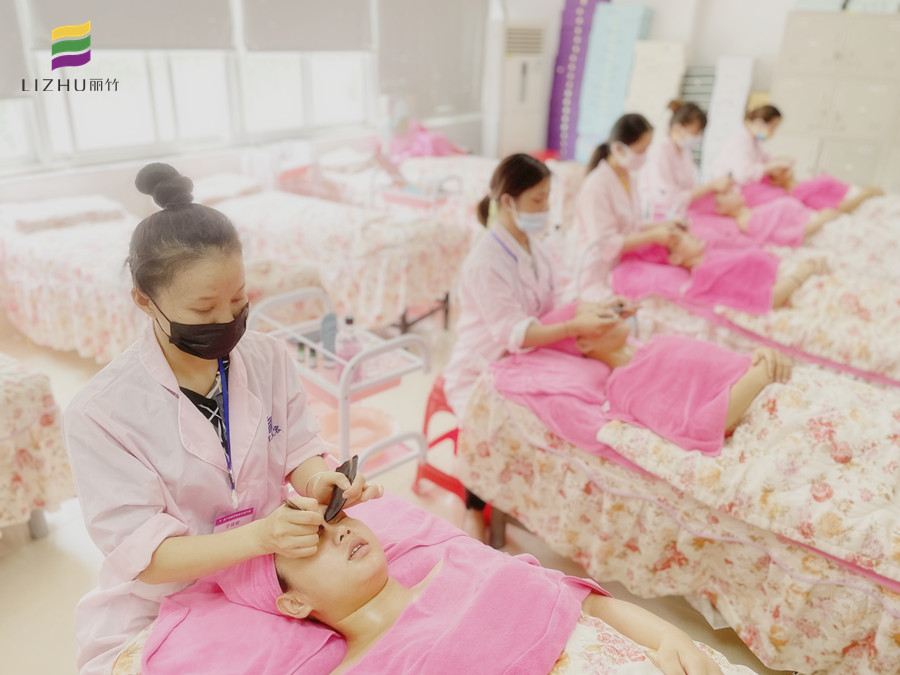 眼部刮痧的好處，南寧美容養(yǎng)生培訓(xùn)課程