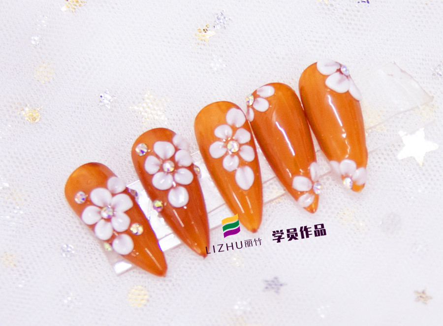 五瓣花雕花美甲，南寧美甲學(xué)校短期訓(xùn)練班作品