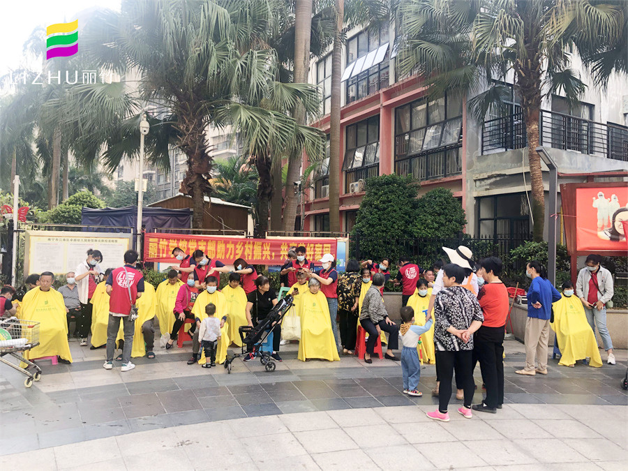南寧美容美發(fā)學(xué)校公益活動(dòng)，居民們連連稱贊