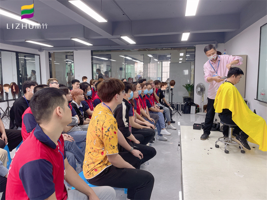 電推剪理發(fā)技巧，南寧理發(fā)職業(yè)學(xué)校教你