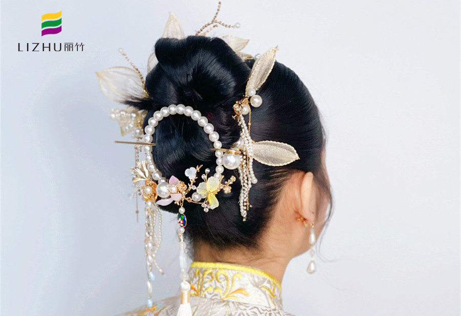 中式新娘發(fā)型，廣西化妝盤發(fā)學(xué)校演繹中式之美