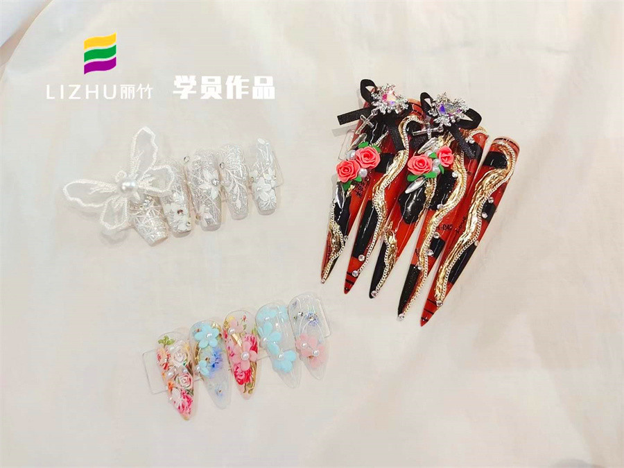 雕花設(shè)計(jì)美甲，廣西美甲課堂實(shí)訓(xùn)作品