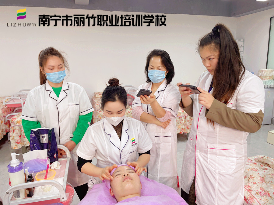 點按太陽（xue）的注意事項，南寧按摩學校培訓內(nèi)容