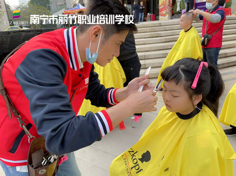 發(fā)分叉怎么保養(yǎng)？南寧美發(fā)養(yǎng)發(fā)護(hù)理頭發(fā)教程