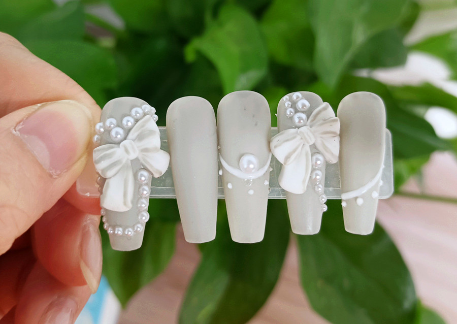 南寧美甲師專業(yè)學校學員作品：蝴蝶結美甲