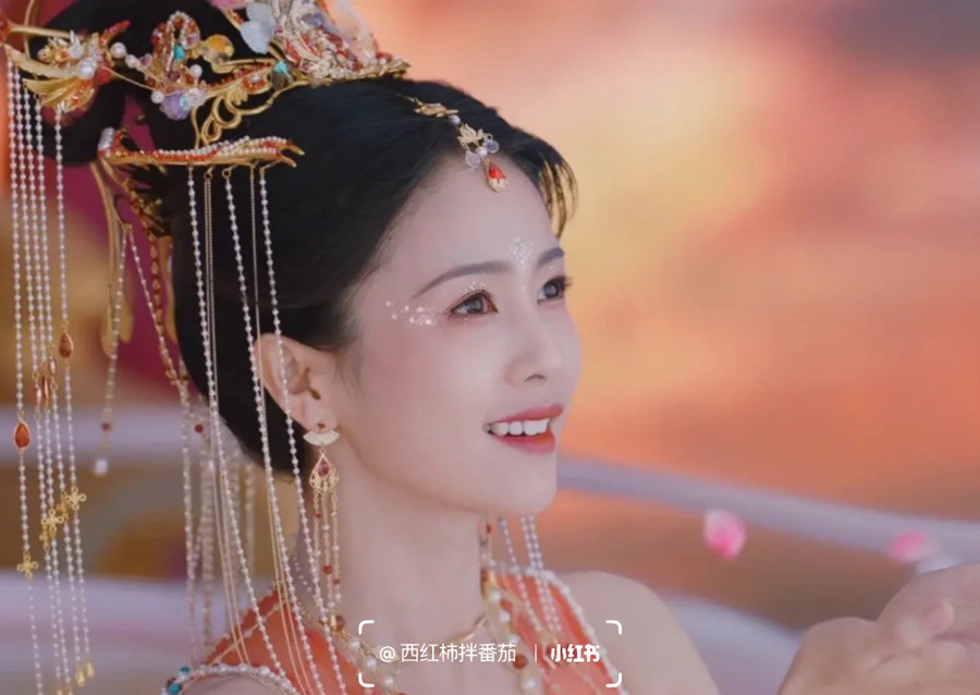 白鹿國風(fēng)眼妝教程，南寧培訓(xùn)美妝