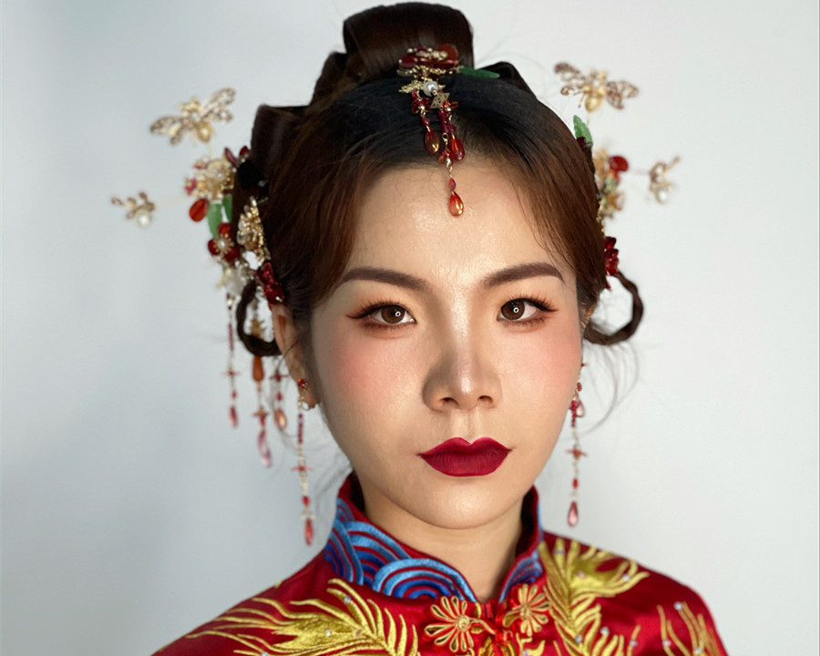 東方新娘造型，廣西新娘彩妝學(xué)校演繹中式浪漫