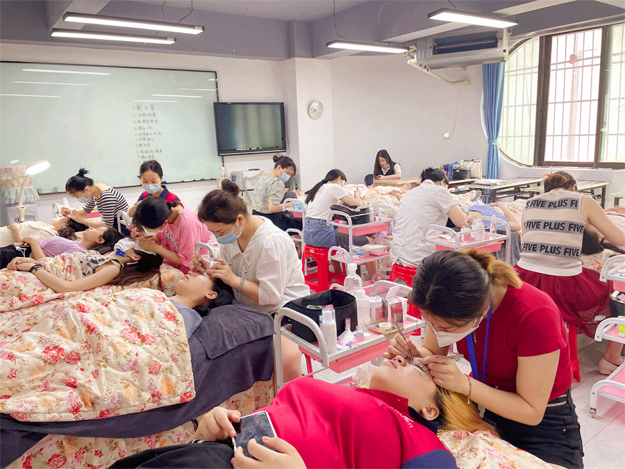 圓滿結(jié)束！麗竹美睫時尚款式造型班