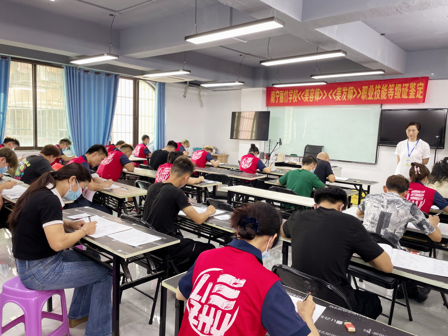 美發(fā)師證考試，麗竹學校一路高歌
