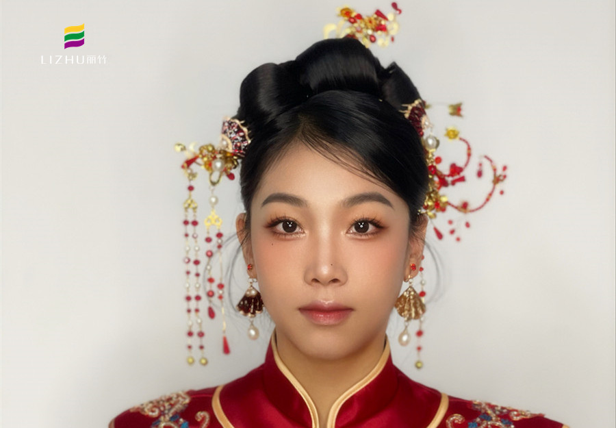 秀禾新娘造型，廣西新娘化妝造型學(xué)校演繹中國(guó)風(fēng)