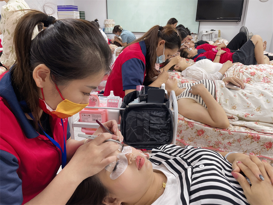 美睫是什么？南寧哪里可以學(xué)美睫？