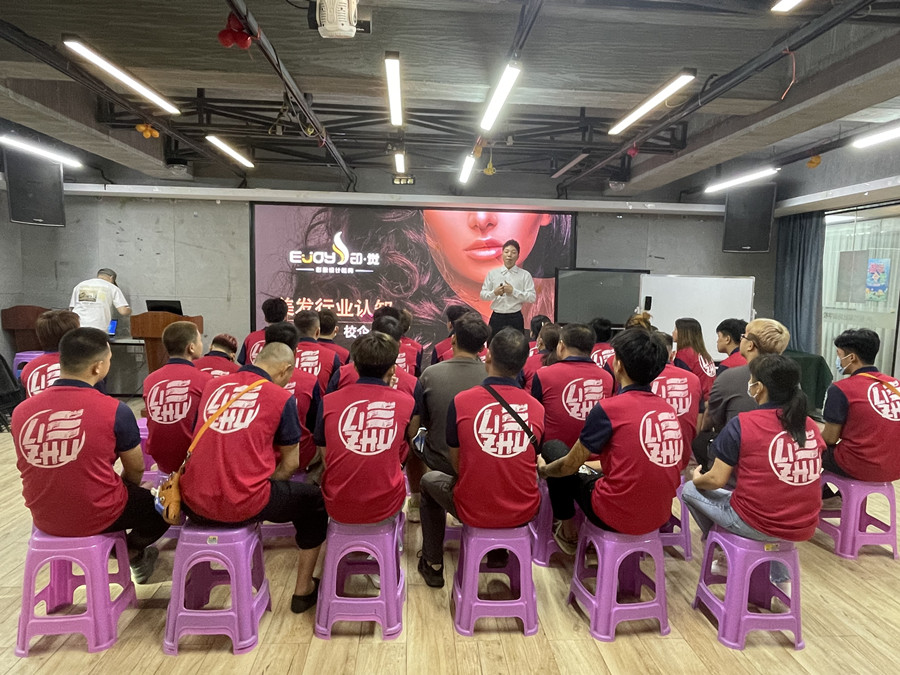 廣西學(xué)美發(fā)哪里推薦工作？廣西美發(fā)行業(yè)前景