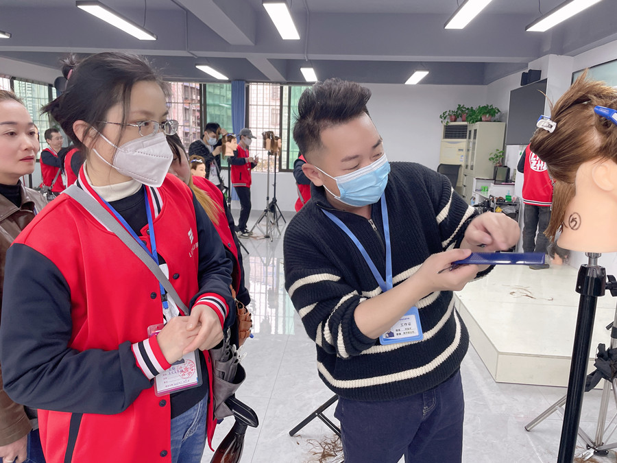 常見的長發(fā)發(fā)尾修剪方式，廣西女士剪發(fā)教學(xué)